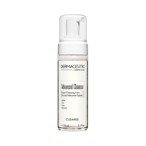 Fles met Advanced Cleanser, een zachte reinigingsmousse voor de huid.