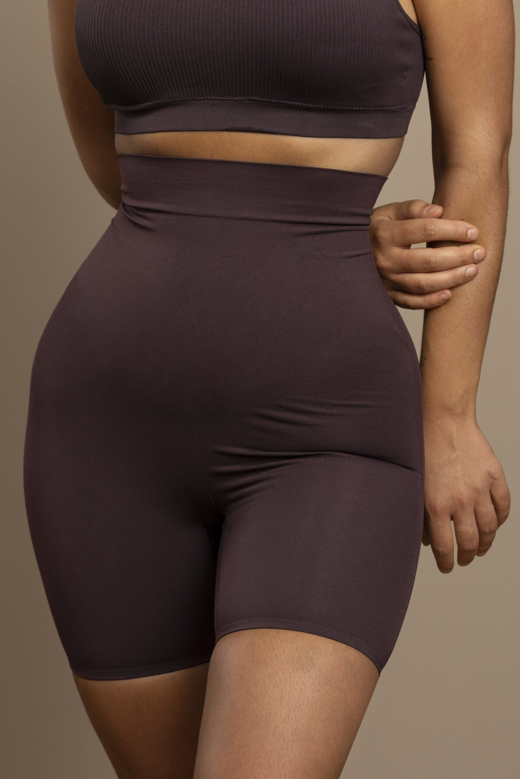 Liposuctie venusheuvel voor en na